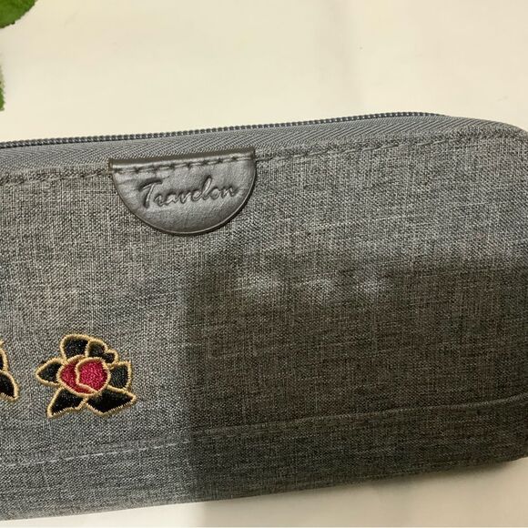 NEW TRAVELON RFID BLOCKING WALLET -  GRAY WITH EMBROIDERED FLOWERS - Picture 5 of 13
